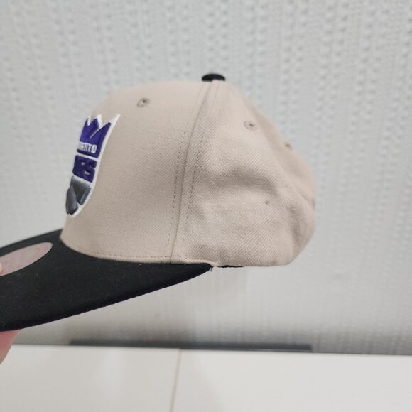 Mitchell & Ness 2010 Sacramento Kings Snapback Hat - Picture 7 of 13